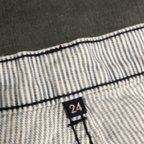 Carmar Striped Mid-Rise 100% Cotton Denim Distressed Jean Shorts Blue and White - Picture 4 of 8